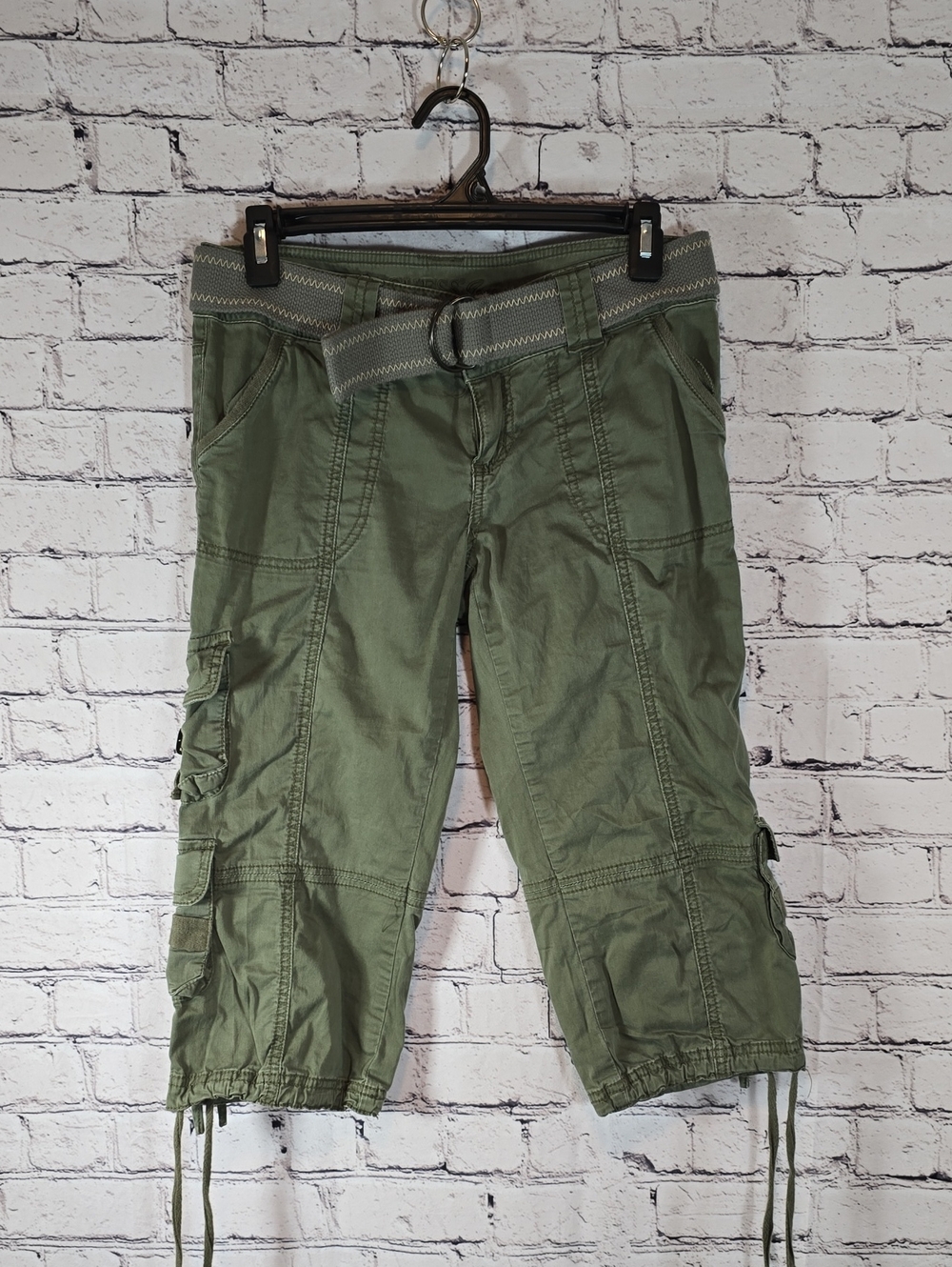 Guess Jeans Olive Green Low-Rise Cargo Capris with Belt Size 27